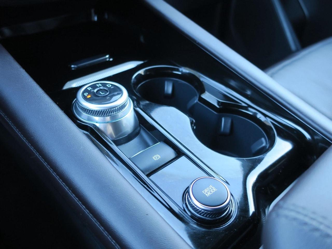 Ford Explorer photo 19