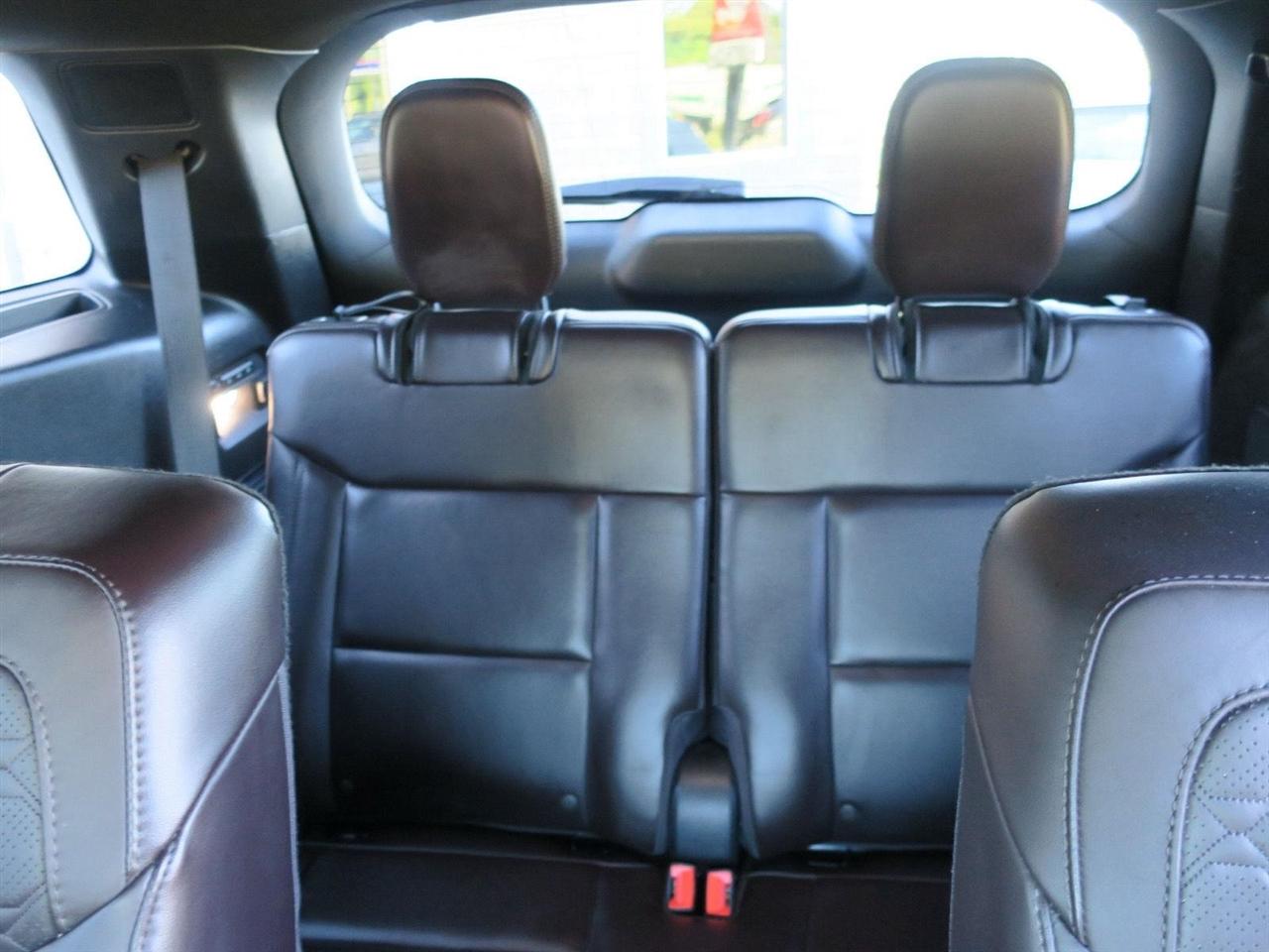Ford Explorer photo 28