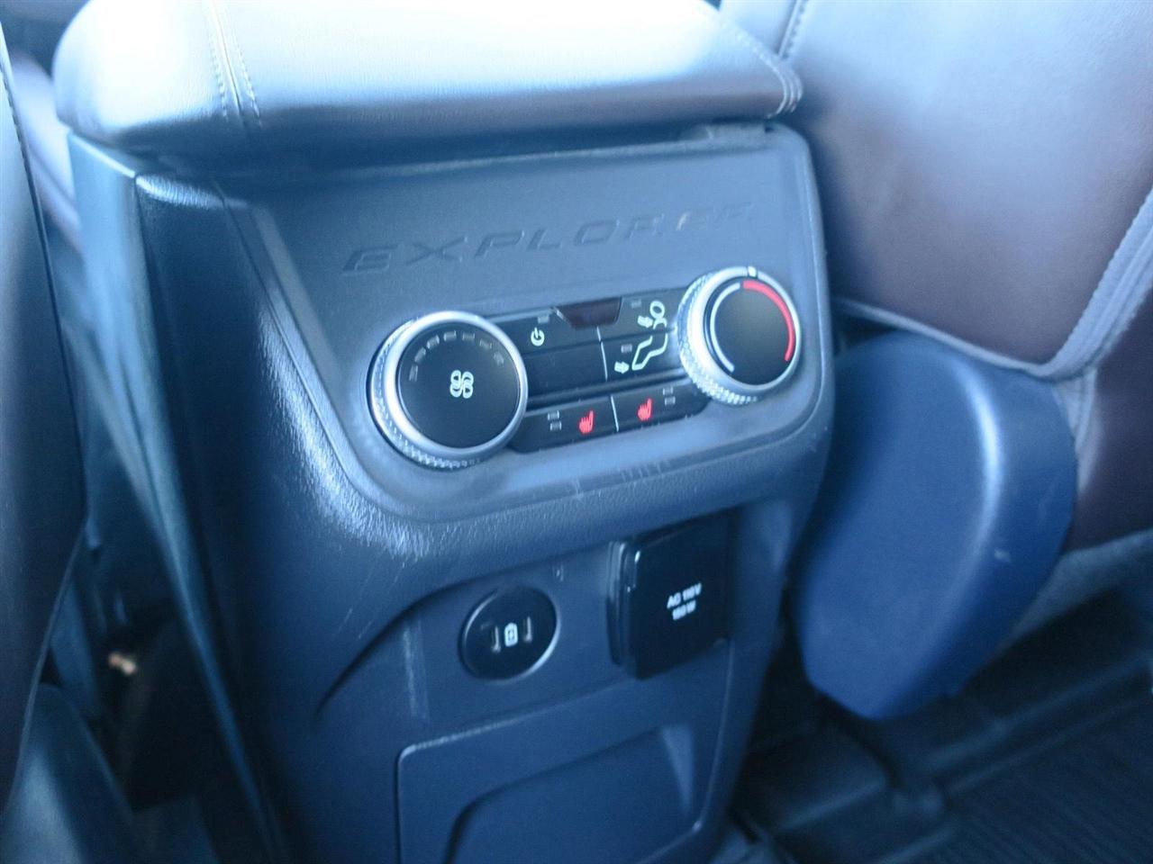 Ford Explorer photo 30