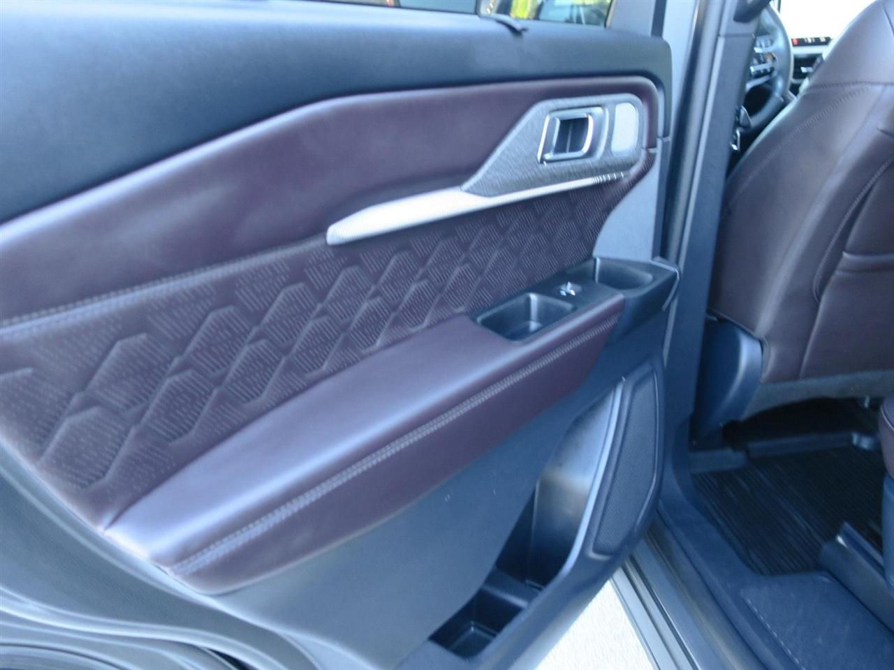 Ford Explorer photo 31