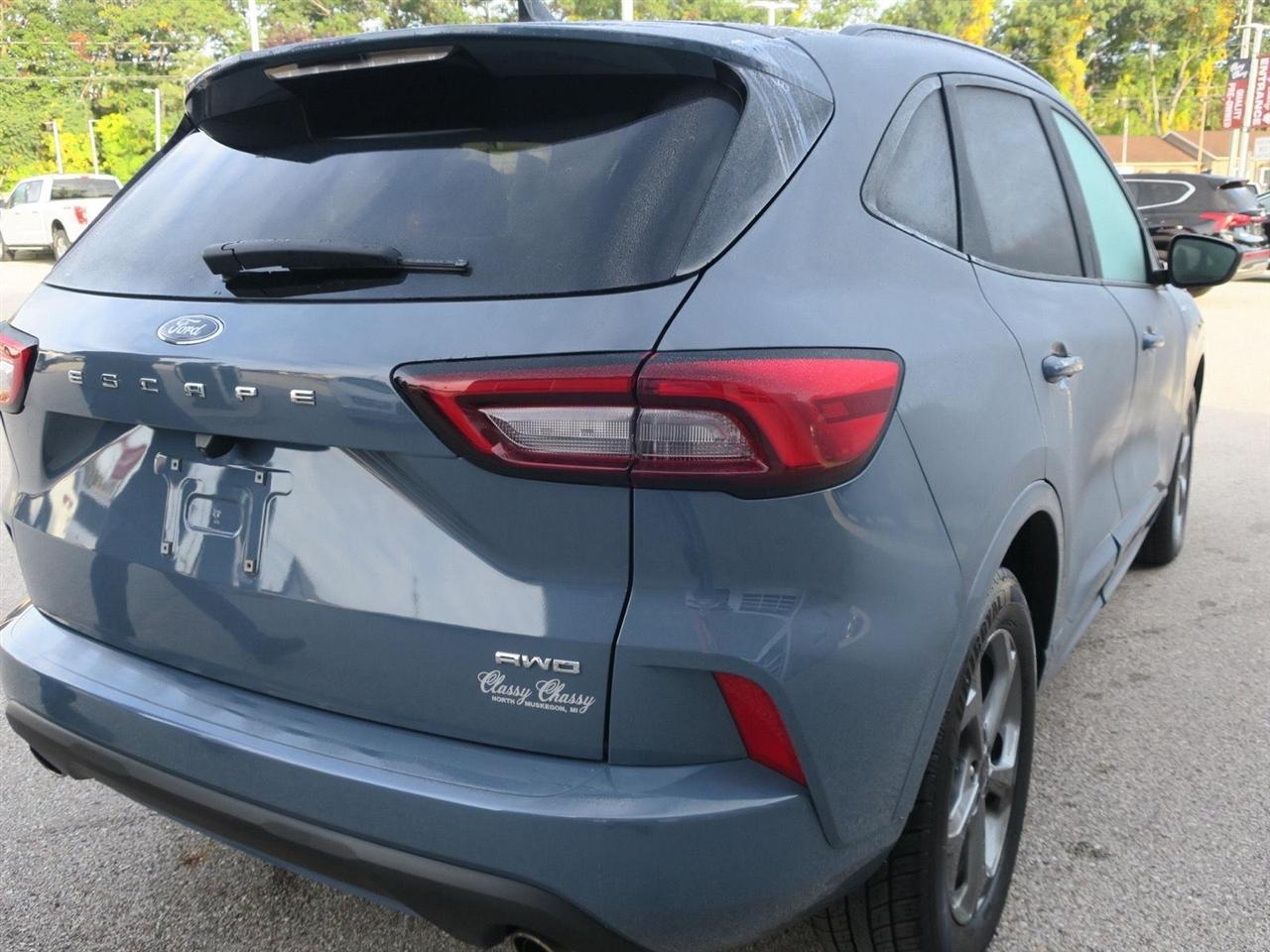 Ford Escape photo 2