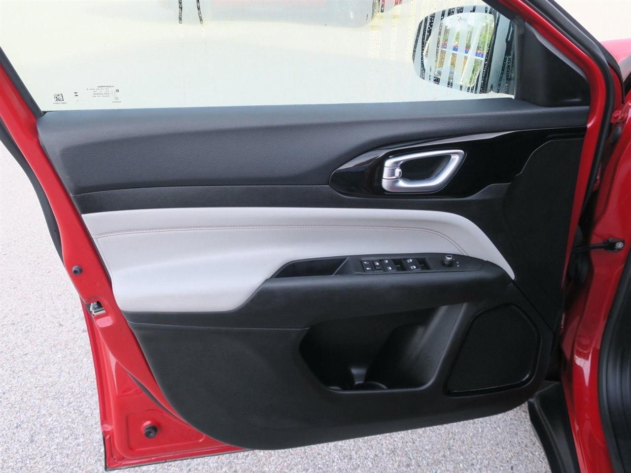 Jeep Compass photo 14