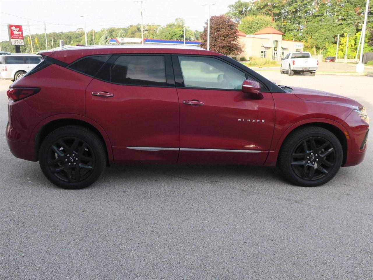 Chevrolet Blazer photo 2