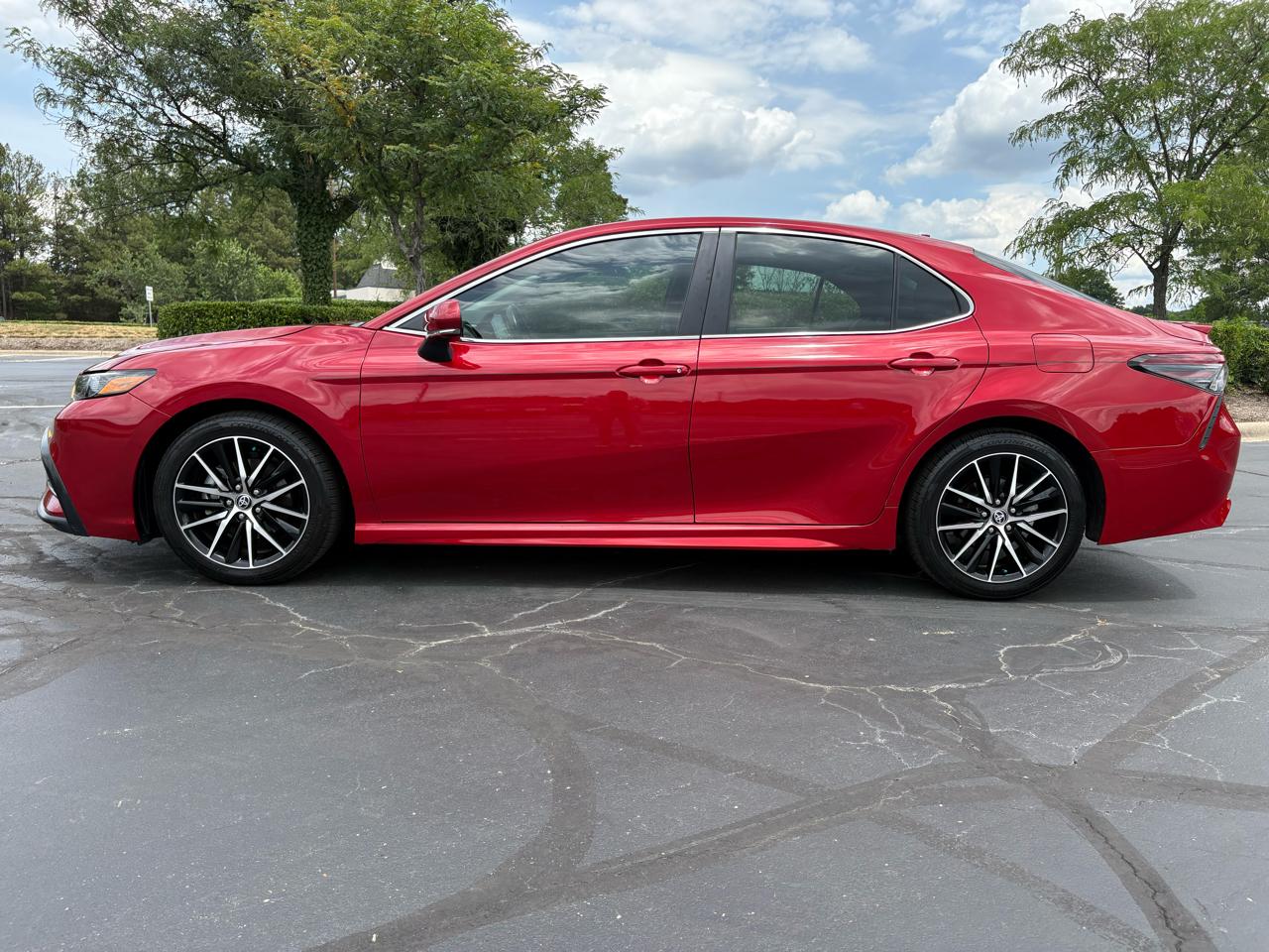 Toyota Camry SE 2023