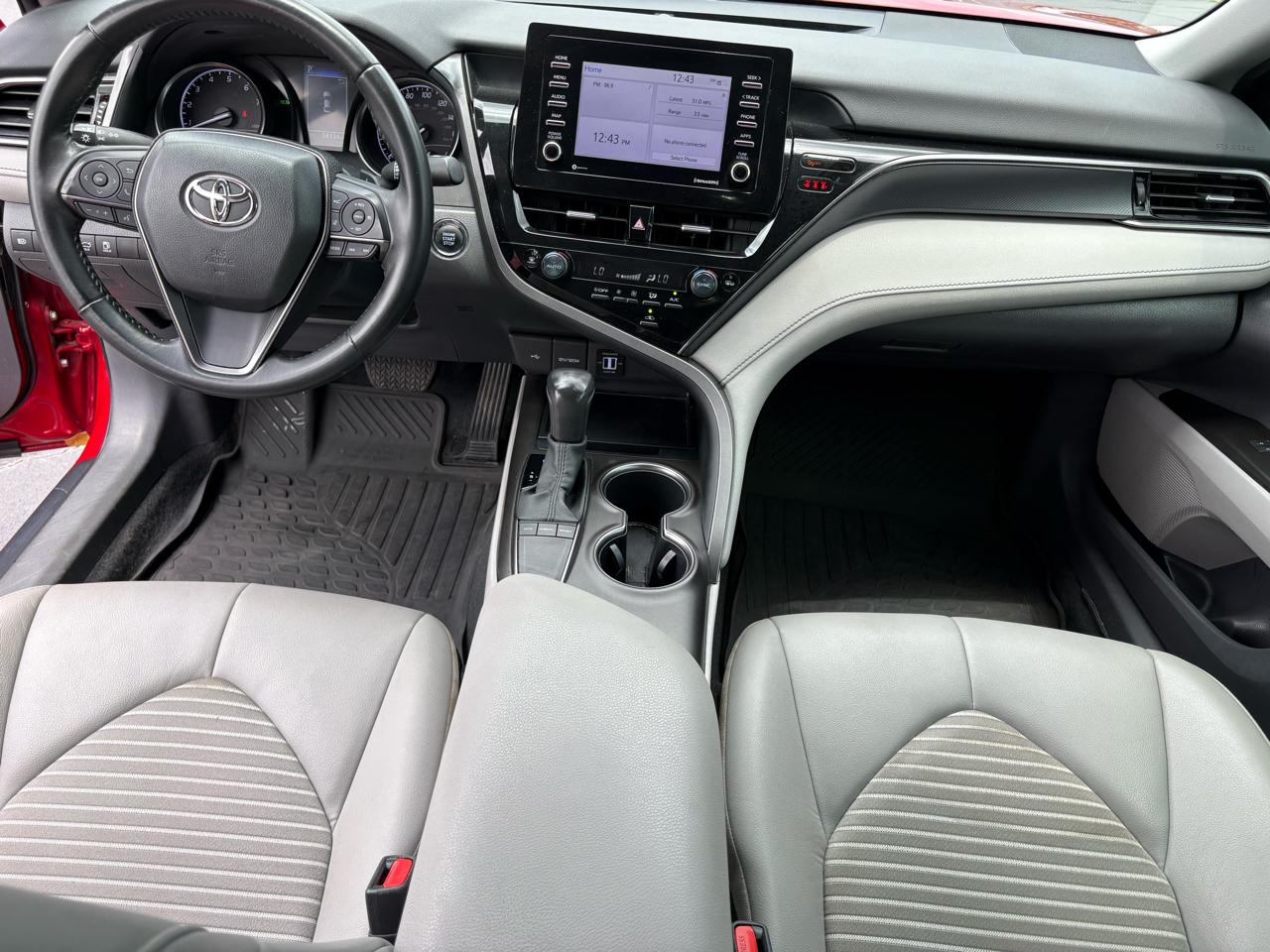 Toyota Camry SE 2023