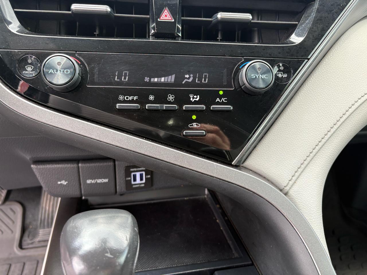 Toyota Camry SE 2023