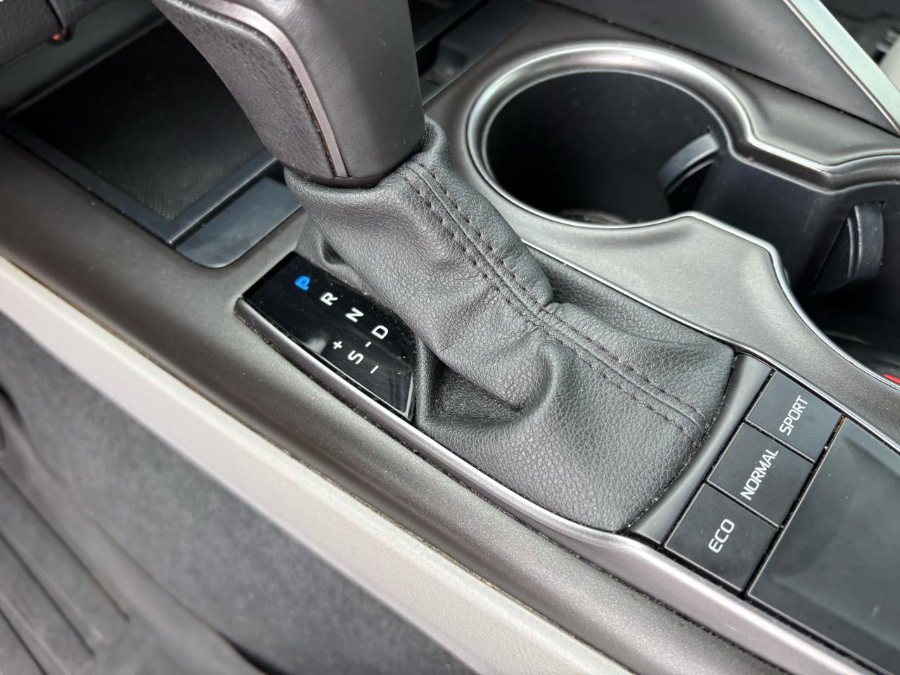 Toyota Camry SE 2023