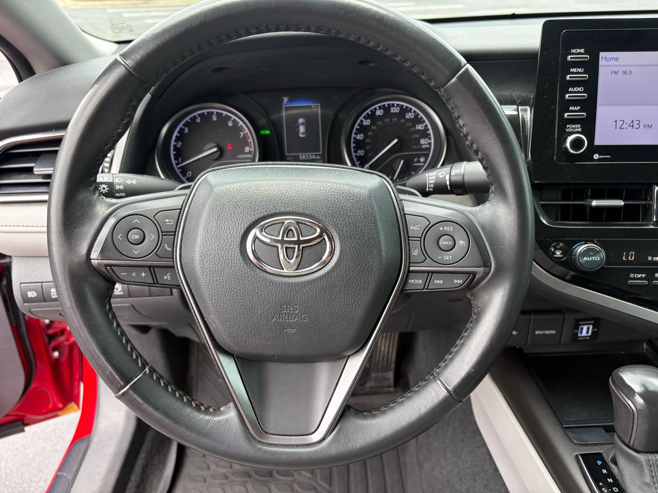 Toyota Camry SE 2023