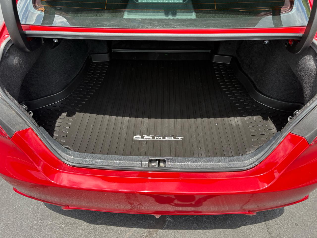 Toyota Camry SE 2023