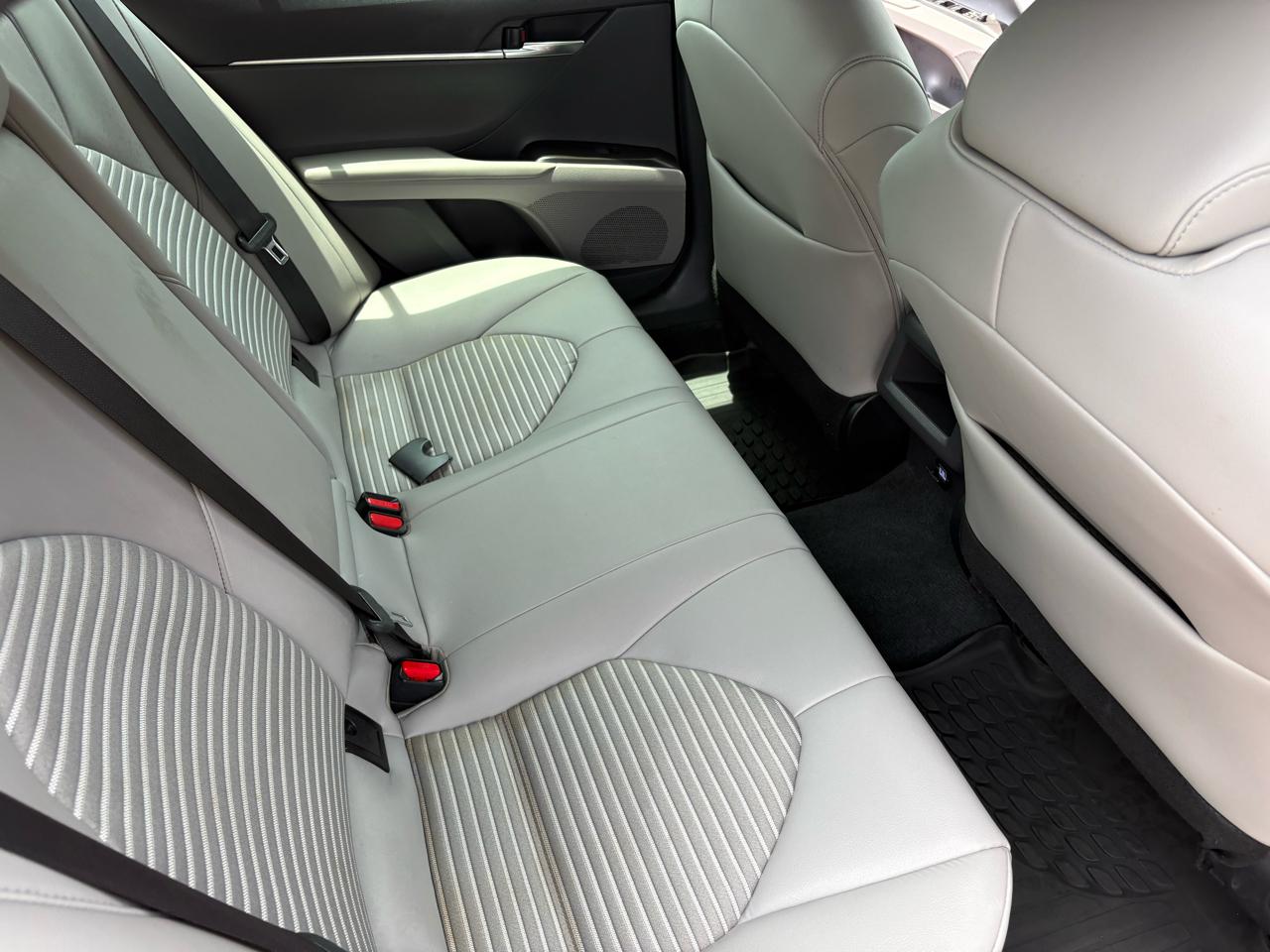 Toyota Camry SE 2023
