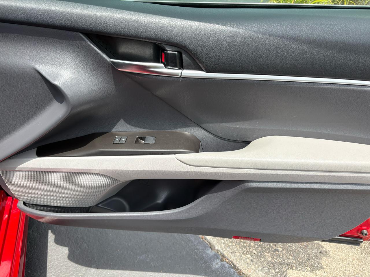 Toyota Camry SE 2023