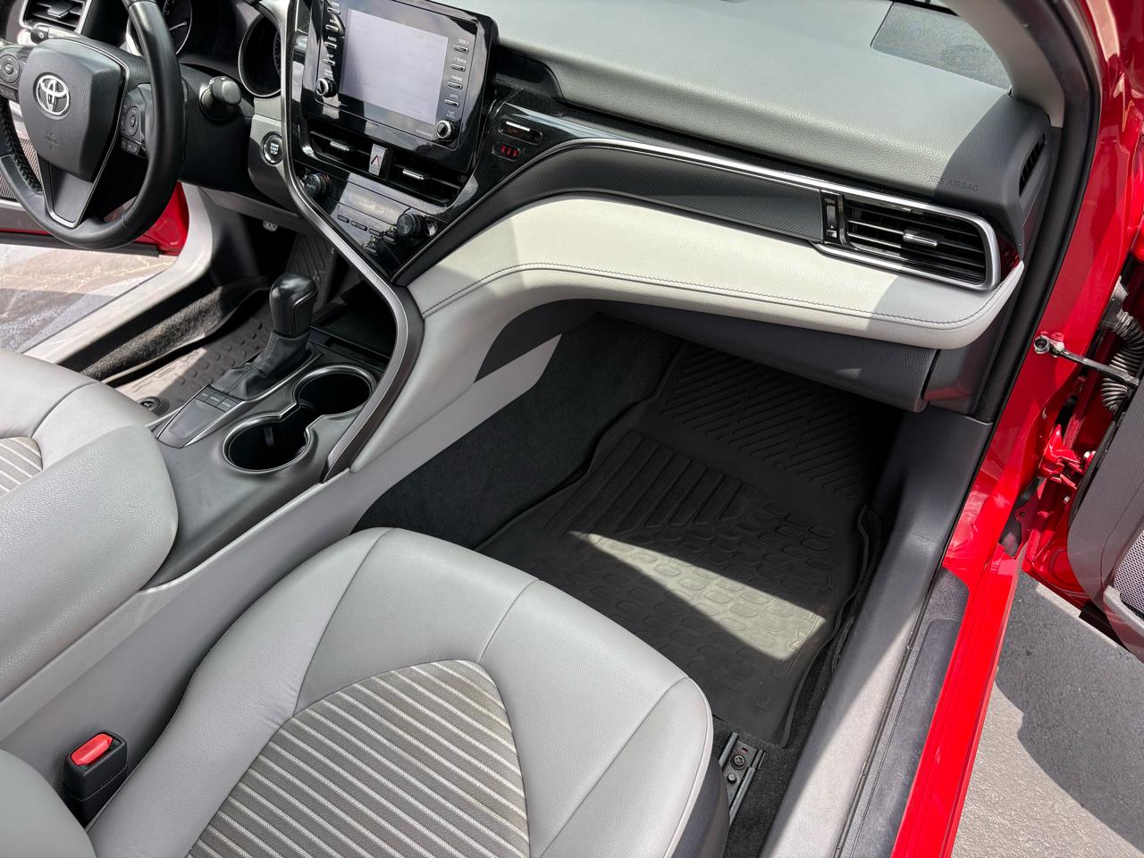 Toyota Camry SE 2023