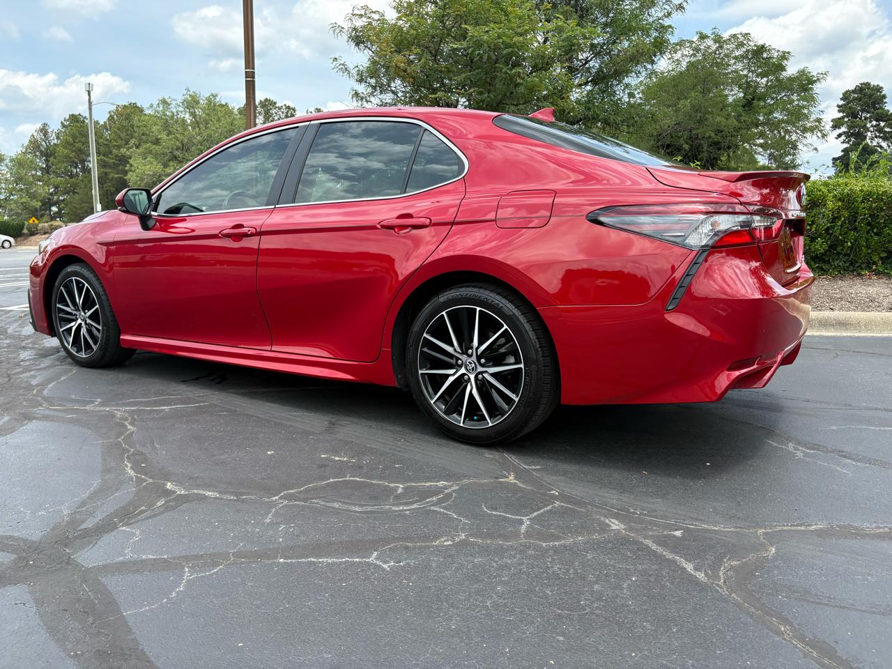 Toyota Camry SE 2023