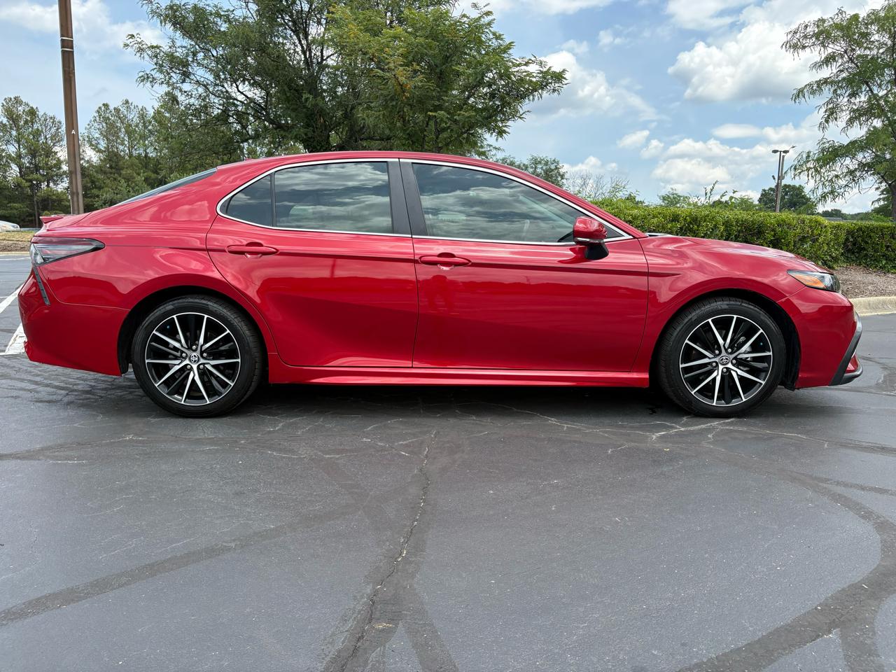Toyota Camry SE 2023