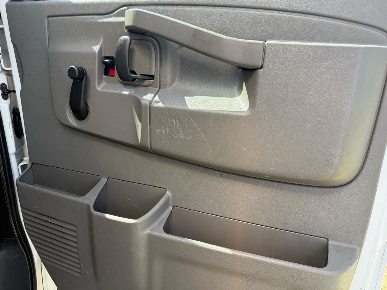 Chevrolet Express Commercial Cutaway 3500 Van 139" 2016
