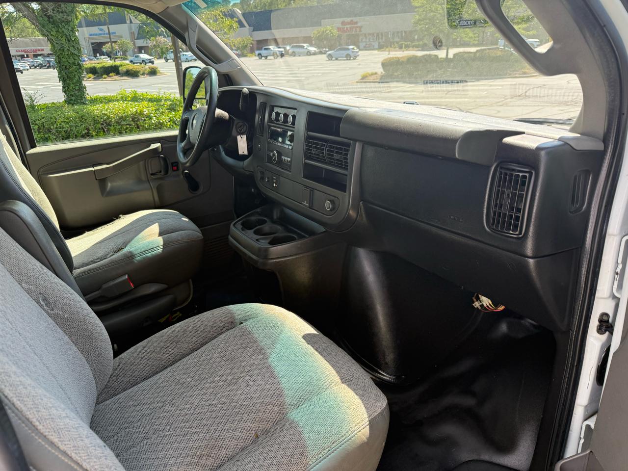 Chevrolet Express Commercial Cutaway 3500 Van 139" 2016