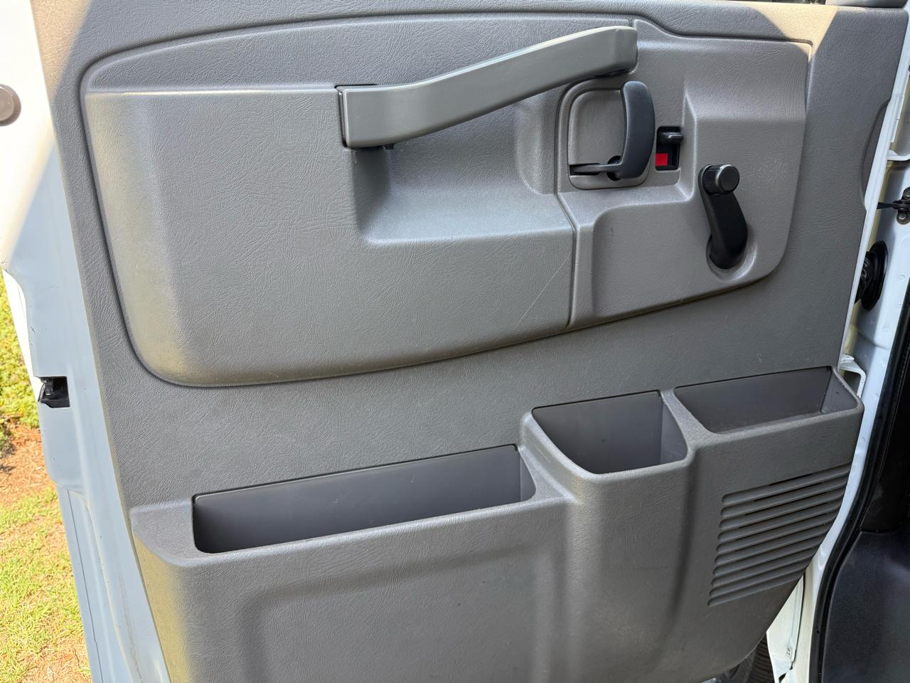 Chevrolet Express Commercial Cutaway 3500 Van 139" 2016