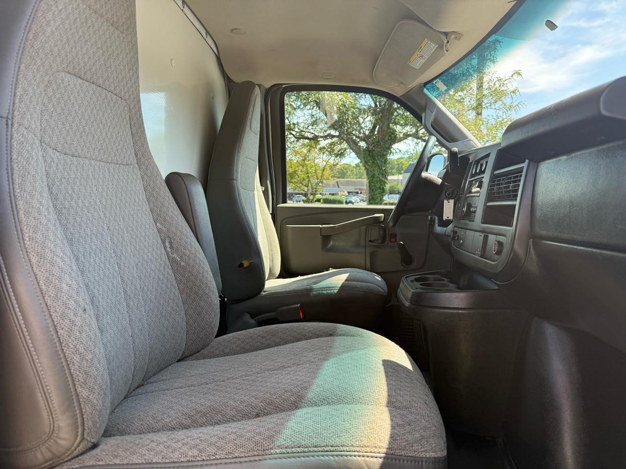 Chevrolet Express Commercial Cutaway 3500 Van 139" 2016