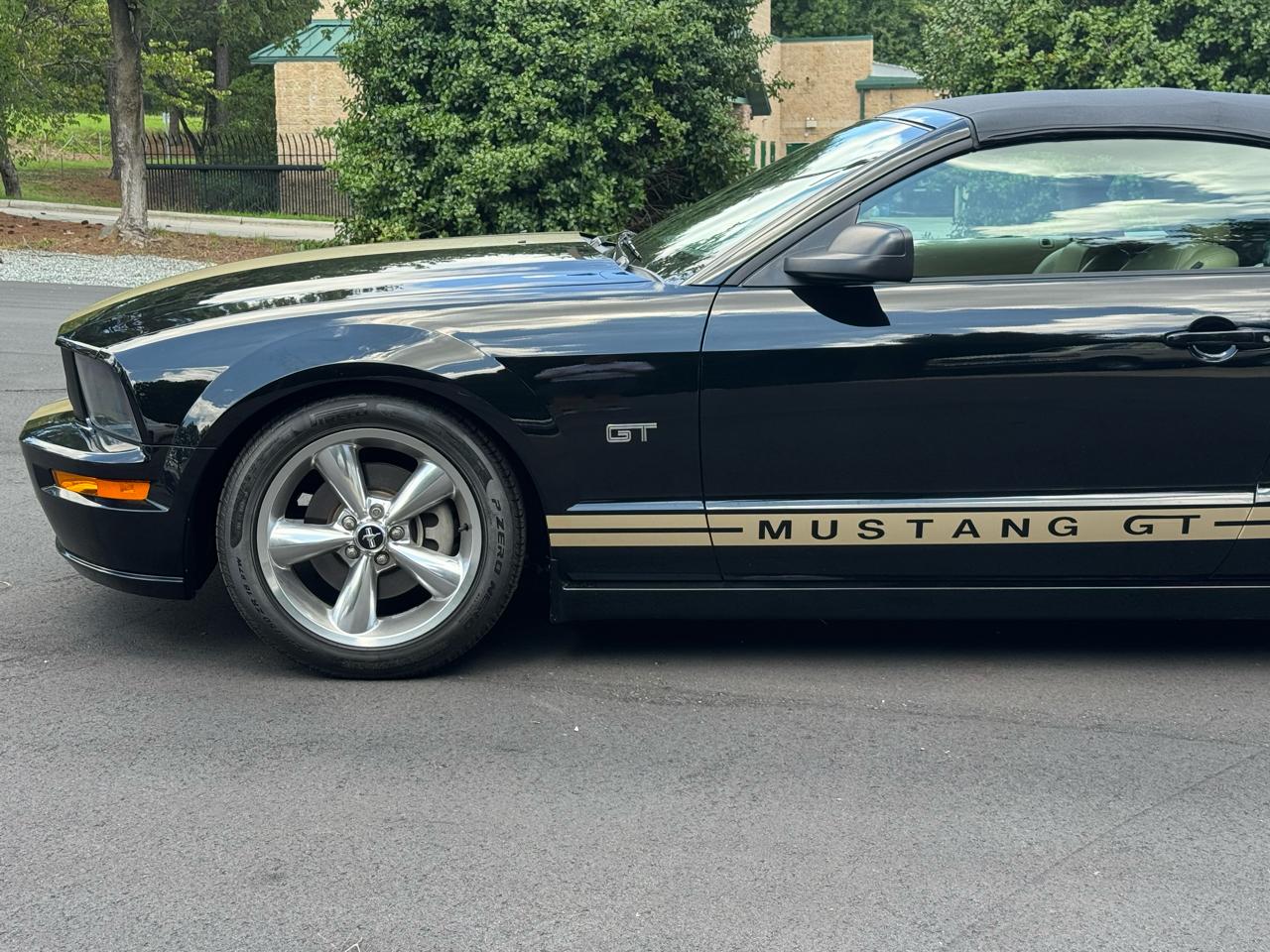 Ford Mustang 2dr Conv GT Deluxe 2005