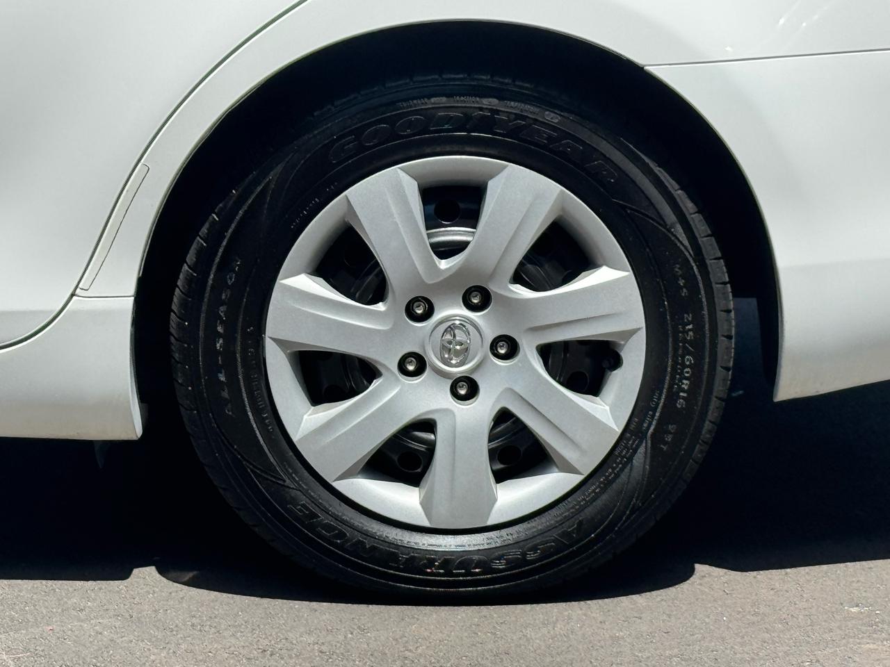 Toyota Camry Hybrid 4dr Sdn (Natl) 2011