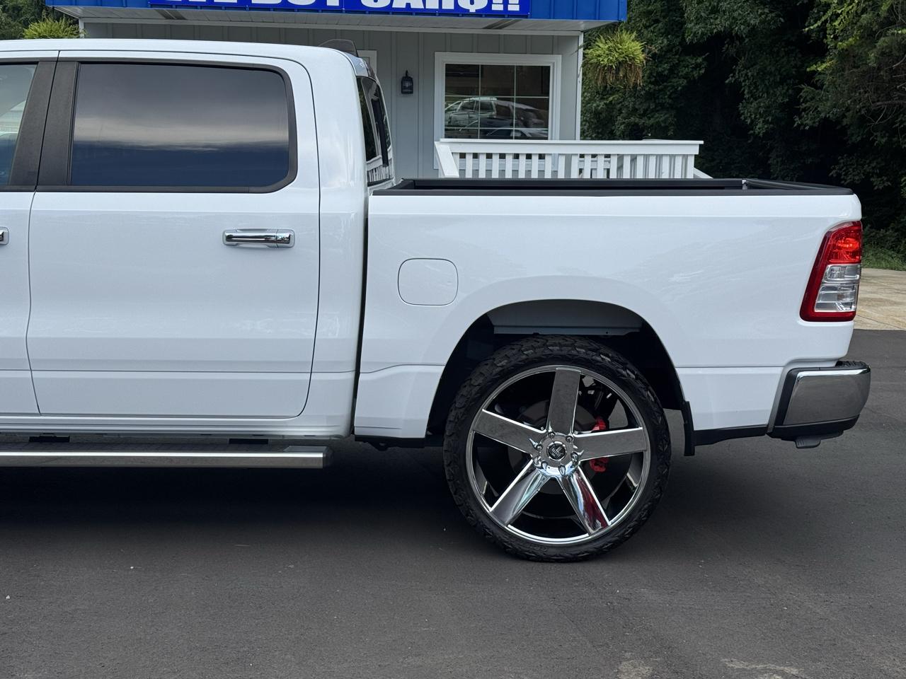 RAM 1500 Big Horn 4x2 Crew Cab 5'7" Box 2023