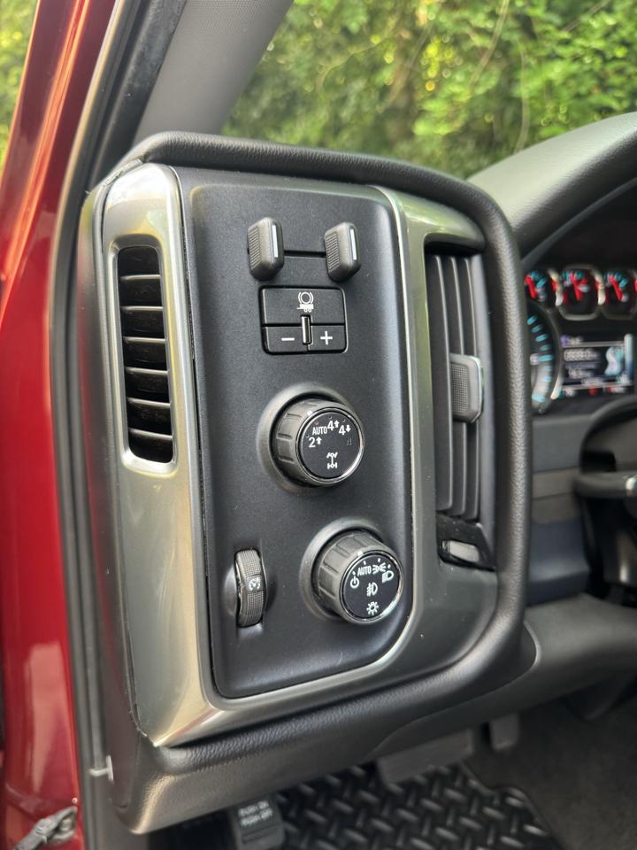 Chevrolet Silverado 1500 4WD Crew Cab 143.5" LT w/2LT 2018