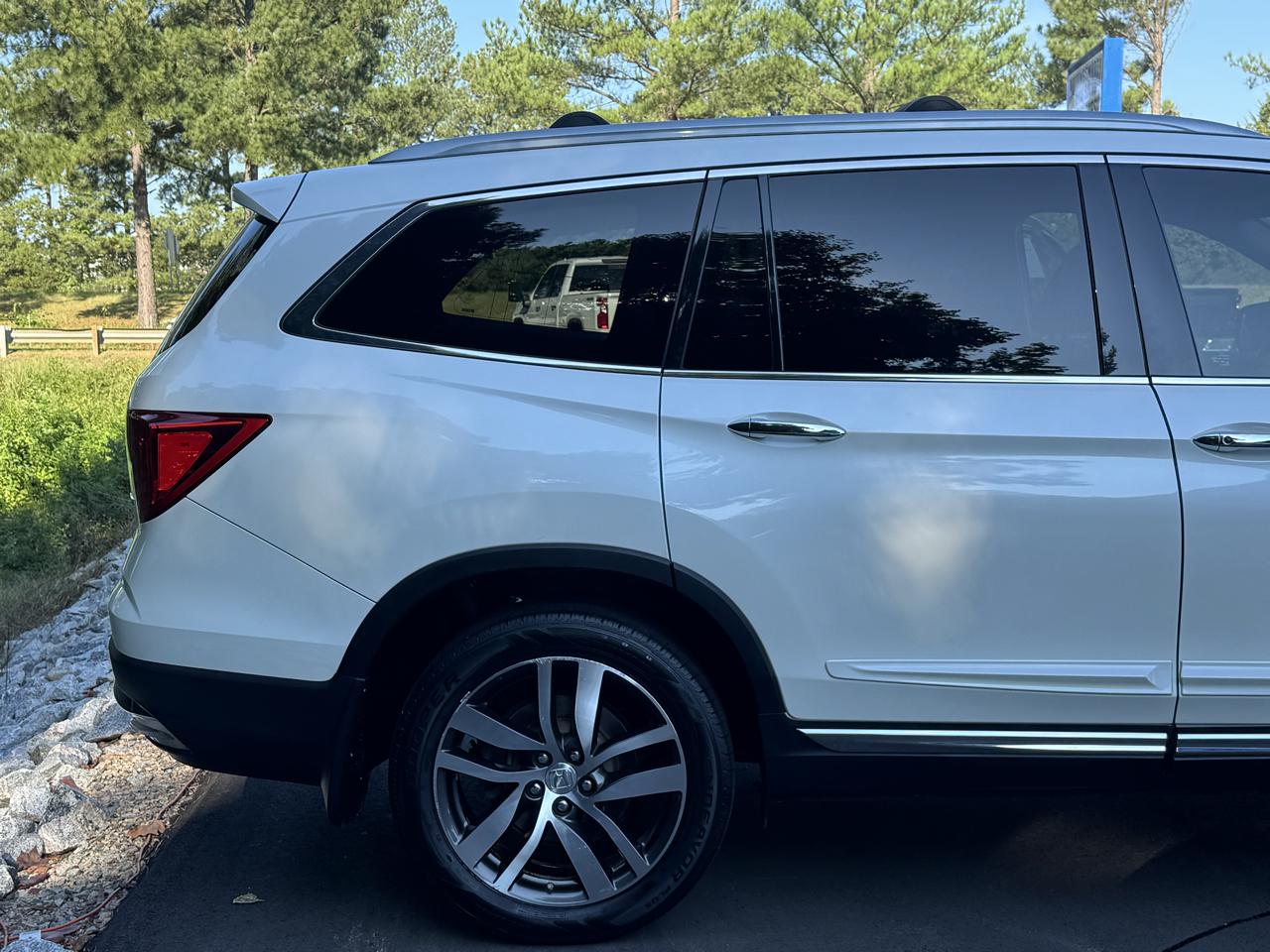 Honda Pilot 2WD 4dr Touring w/RES & Navi 2016