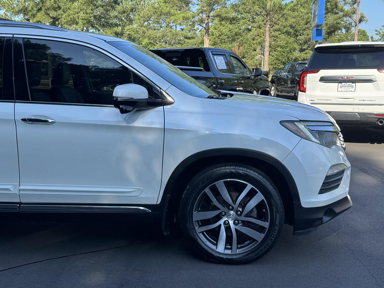 Honda Pilot 2WD 4dr Touring w/RES & Navi 2016