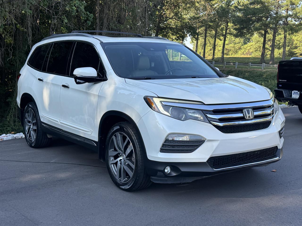 Honda Pilot 2WD 4dr Touring w/RES & Navi 2016