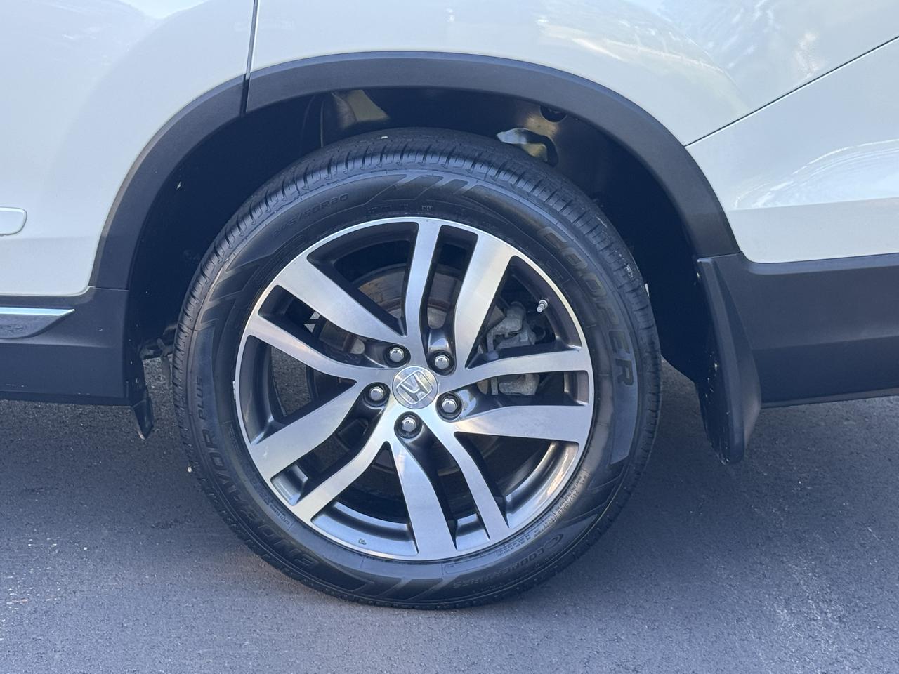 Honda Pilot 2WD 4dr Touring w/RES & Navi 2016