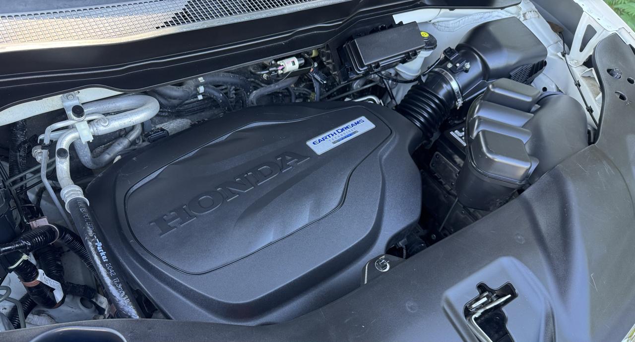Honda Pilot 2WD 4dr Touring w/RES & Navi 2016
