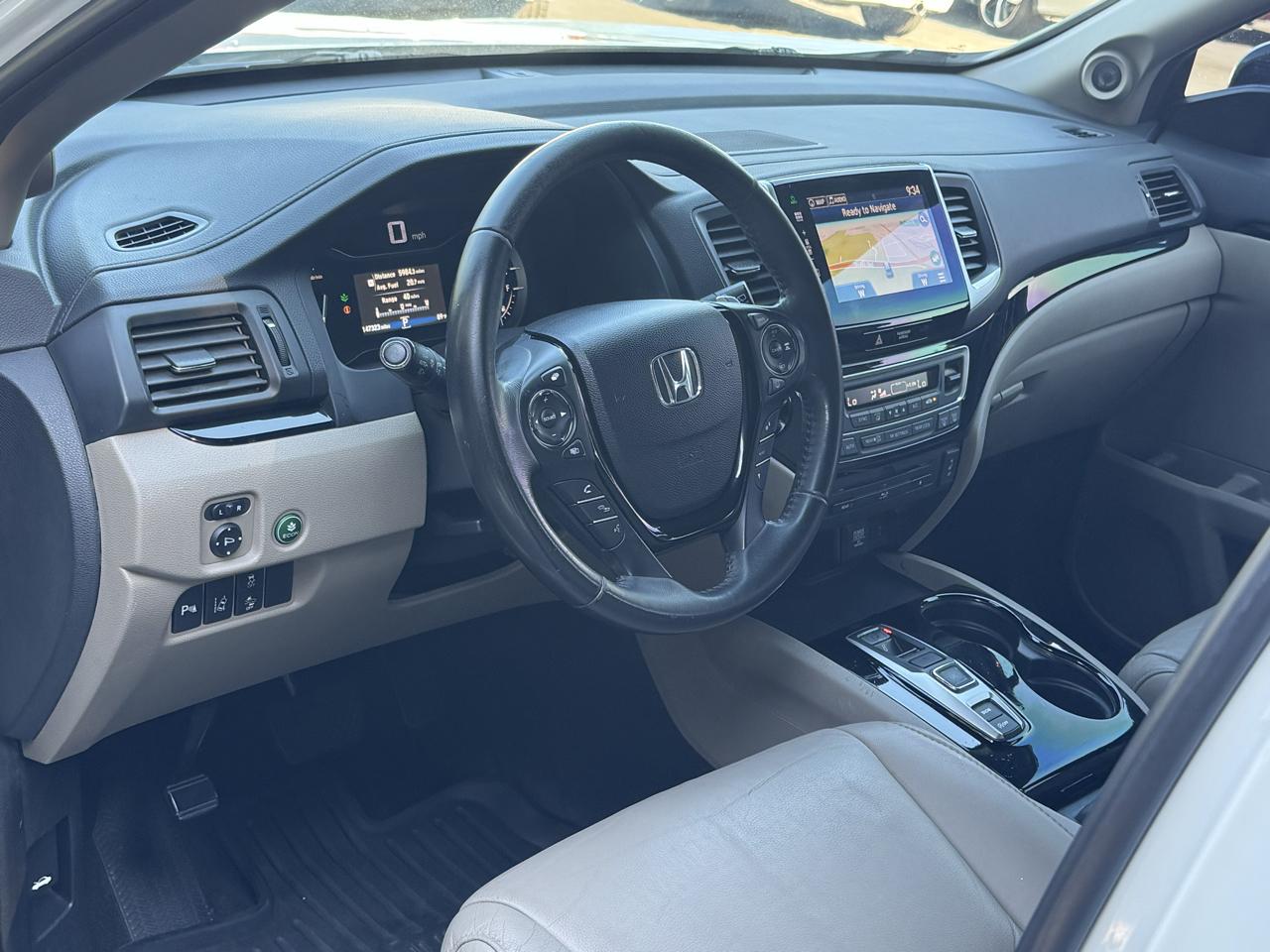 Honda Pilot 2WD 4dr Touring w/RES & Navi 2016