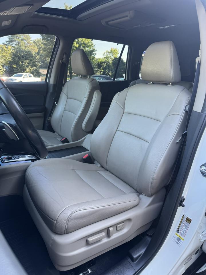 Honda Pilot 2WD 4dr Touring w/RES & Navi 2016