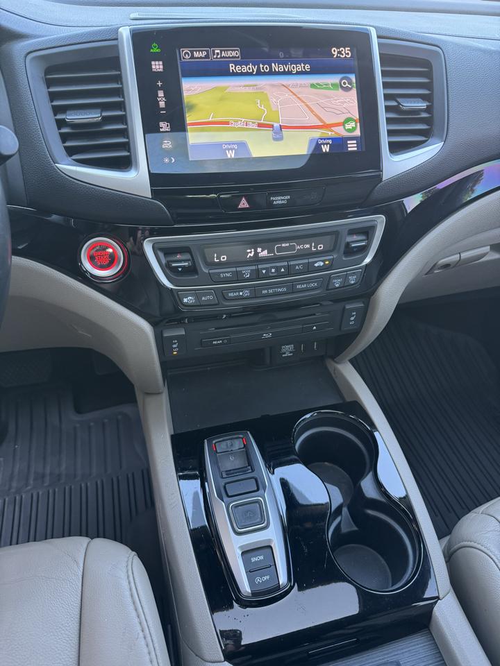Honda Pilot 2WD 4dr Touring w/RES & Navi 2016