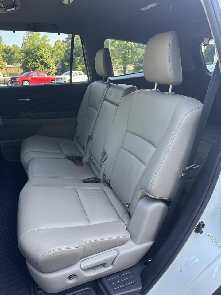 Honda Pilot 2WD 4dr Touring w/RES & Navi 2016
