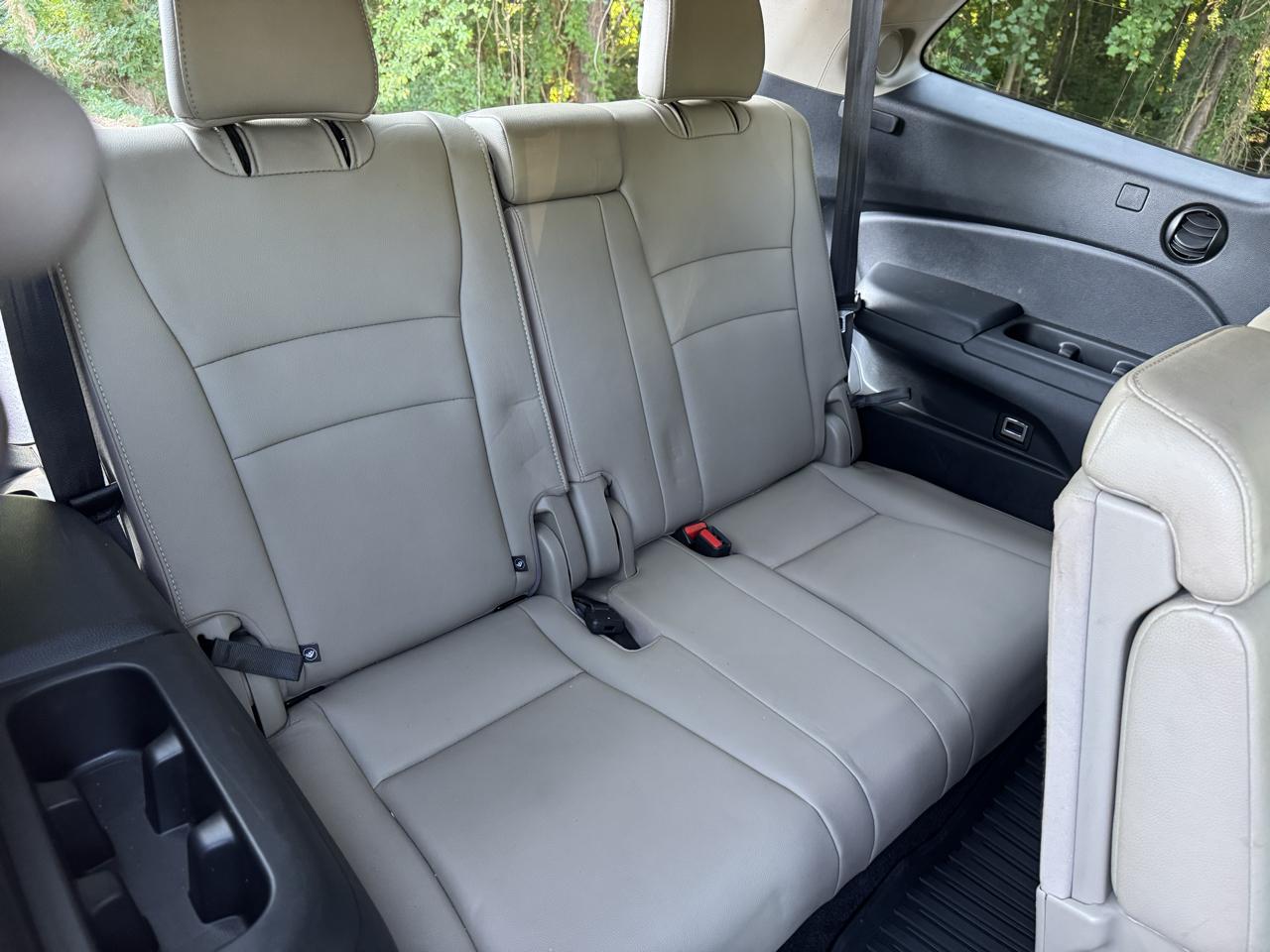 Honda Pilot 2WD 4dr Touring w/RES & Navi 2016