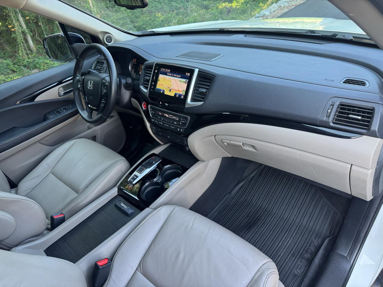 Honda Pilot 2WD 4dr Touring w/RES & Navi 2016