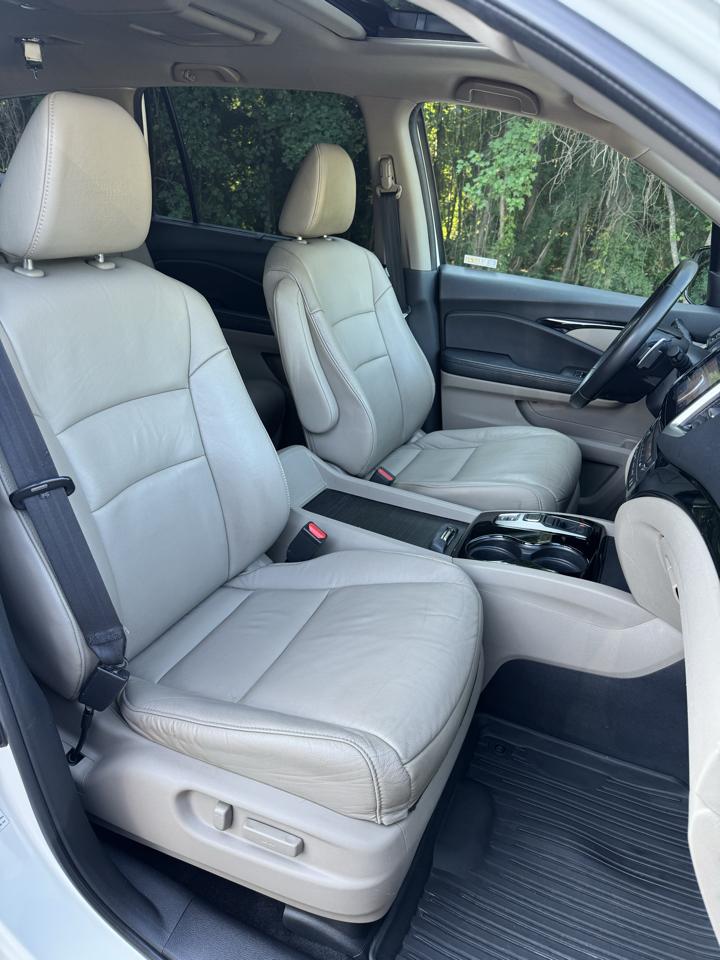 Honda Pilot 2WD 4dr Touring w/RES & Navi 2016