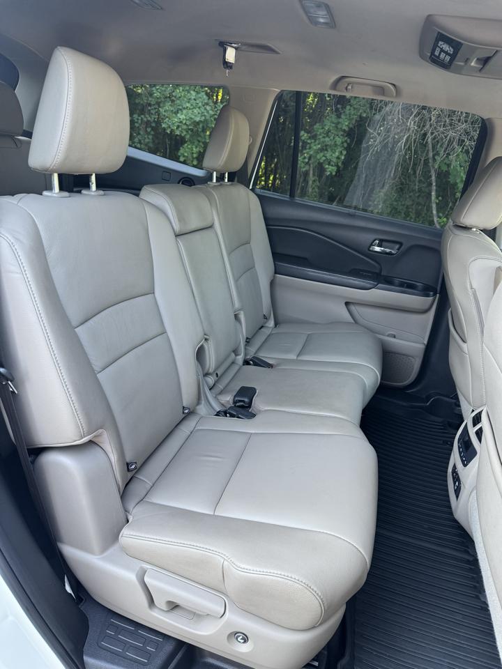 Honda Pilot 2WD 4dr Touring w/RES & Navi 2016