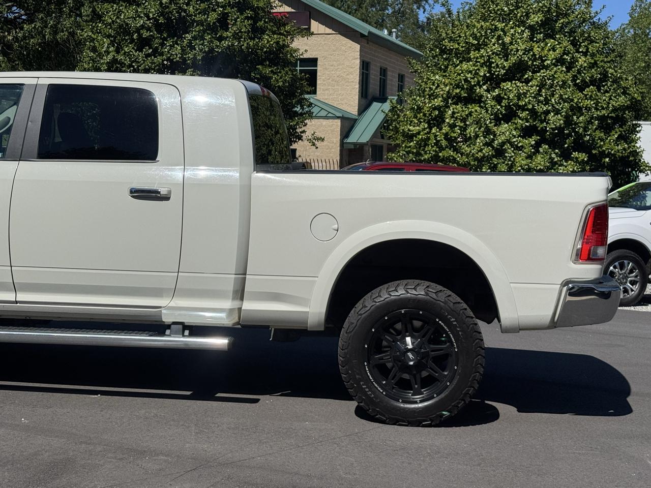 RAM 2500 Laramie 4x4 Mega Cab 6'4" Box 2018