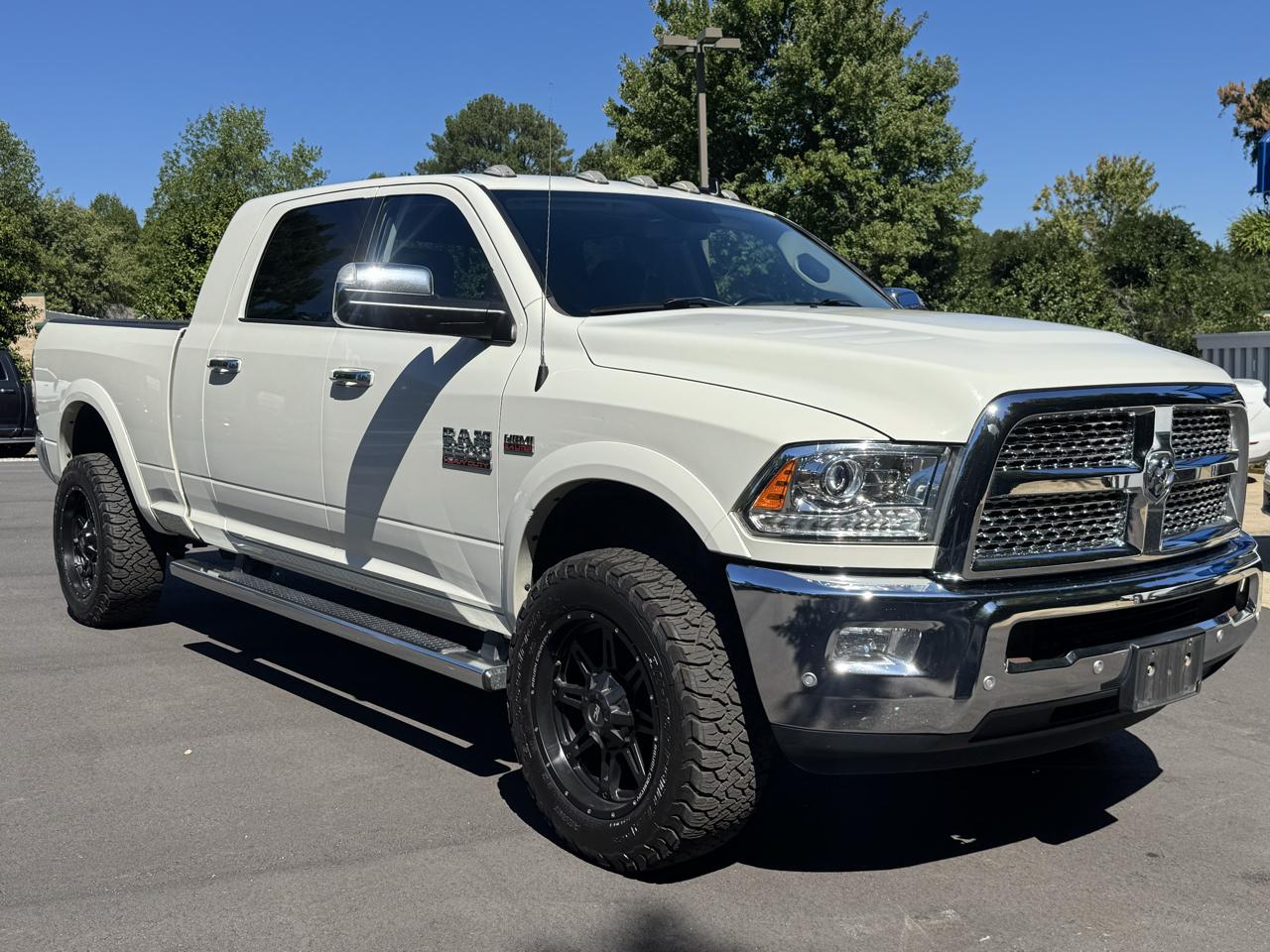 RAM 2500 Laramie 4x4 Mega Cab 6'4" Box 2018