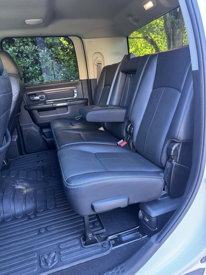 RAM 2500 Laramie 4x4 Mega Cab 6'4" Box 2018