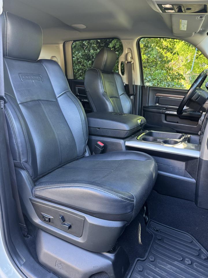 RAM 2500 Laramie 4x4 Mega Cab 6'4" Box 2018