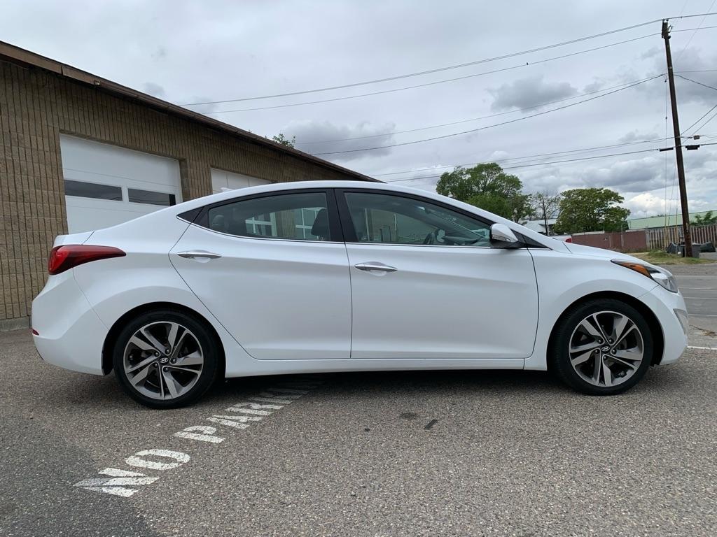 Hyundai Elantra SE 6AT 2015