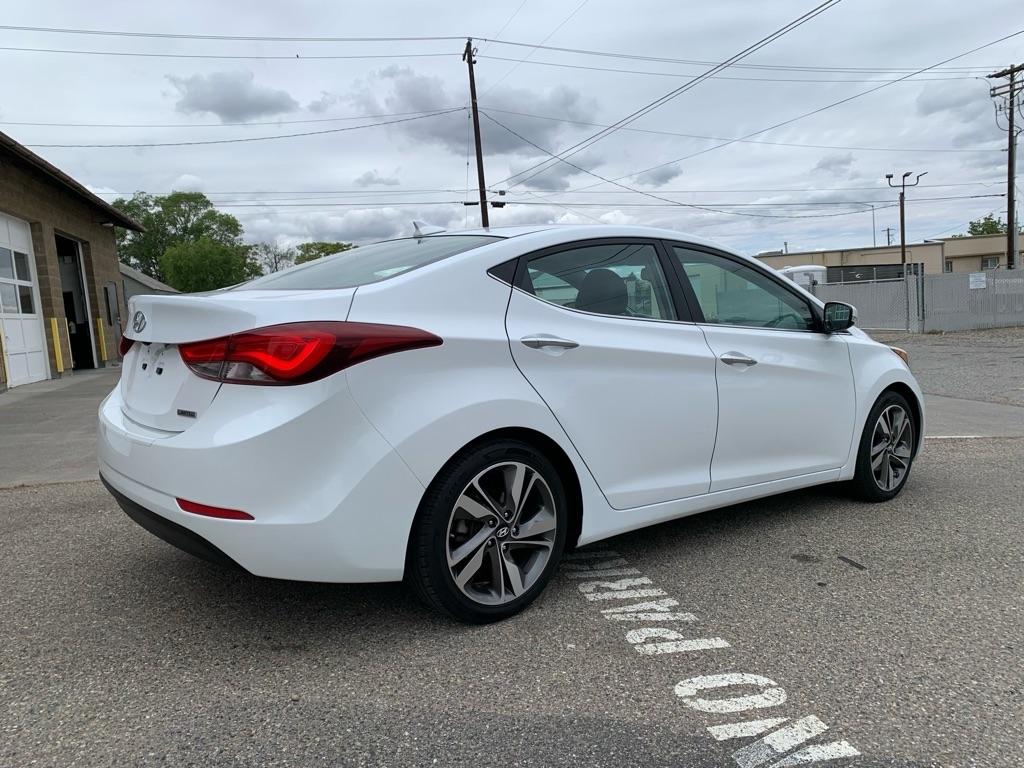 Hyundai Elantra SE 6AT 2015