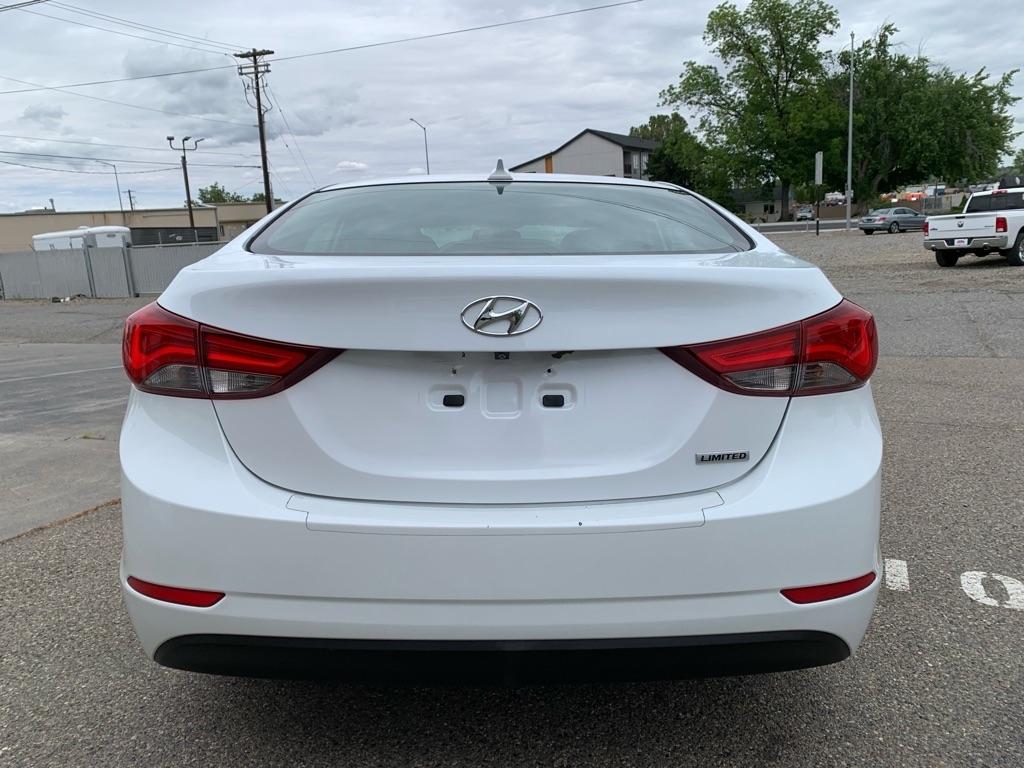 Hyundai Elantra SE 6AT 2015