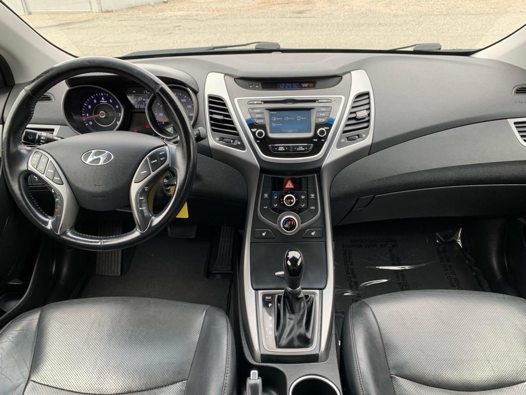 Hyundai Elantra SE 6AT 2015