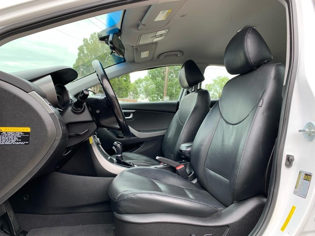 Hyundai Elantra SE 6AT 2015