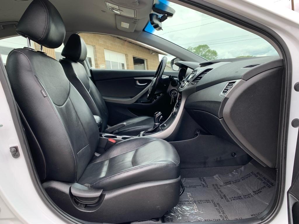 Hyundai Elantra SE 6AT 2015