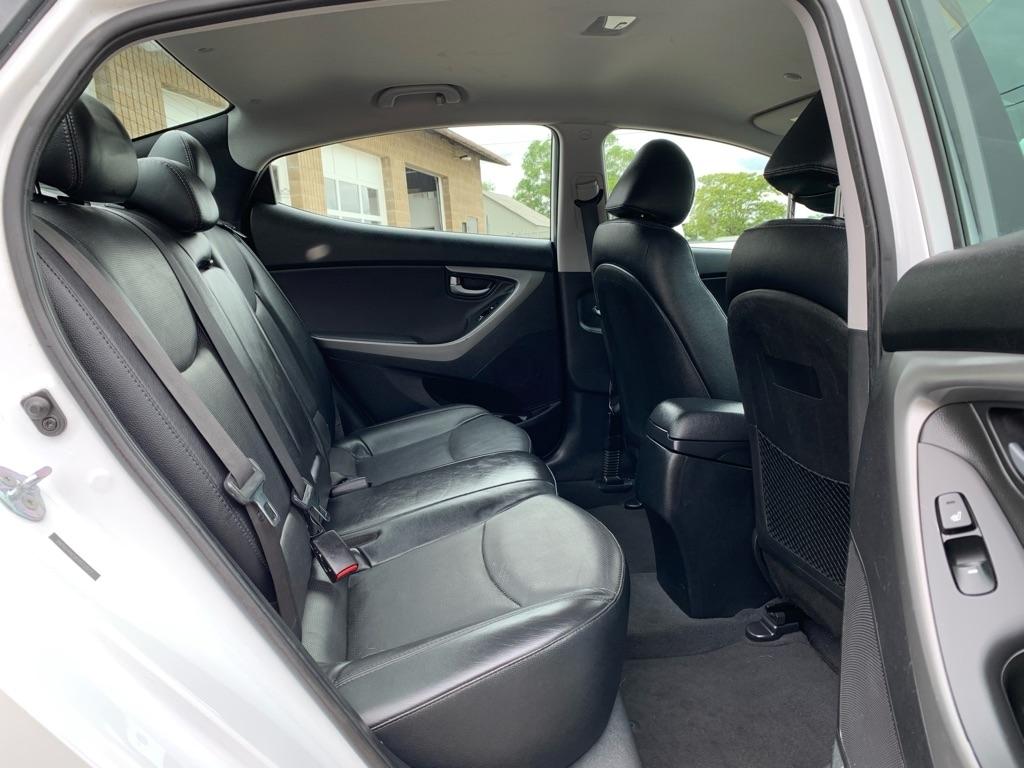 Hyundai Elantra SE 6AT 2015
